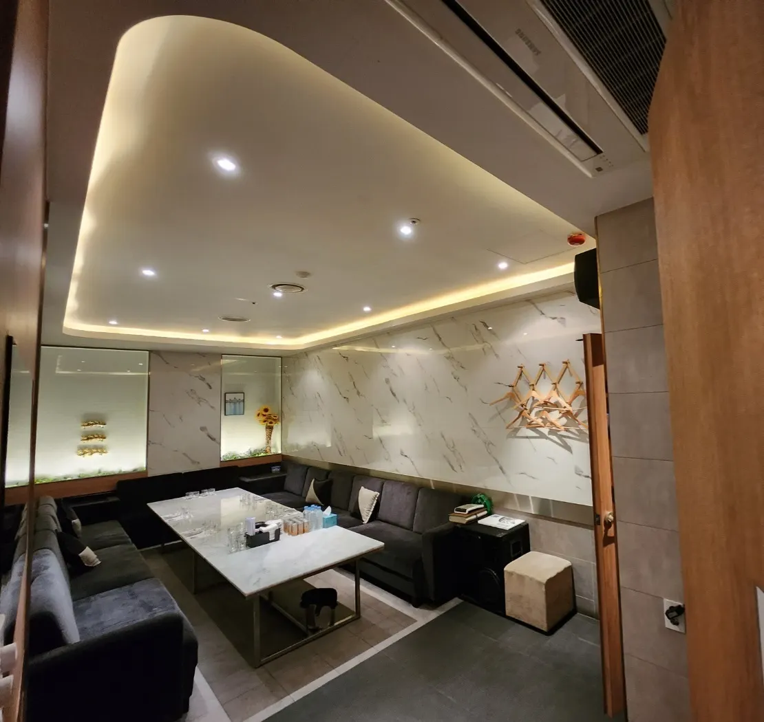 You & Me interior photo 3